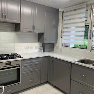 https://luxury-3-bedroom-flat-with-garden.brighton-hotels-england.com